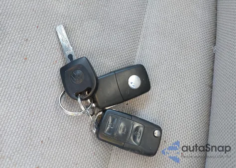 2005 Volkswagen New Beetle Gl from USA, damaged, VIN 3VWBK31C85M405330